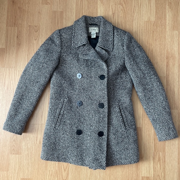 Women’s L.L. Bean Black and White Herringbone Tweed Coat Size 4 - Picture 1 of 6
